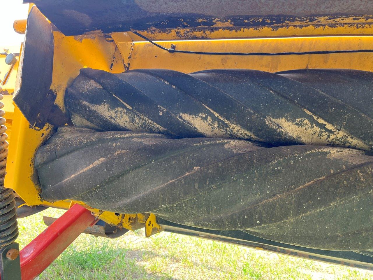 2009 New Holland H7150-16' Mower Conditioner