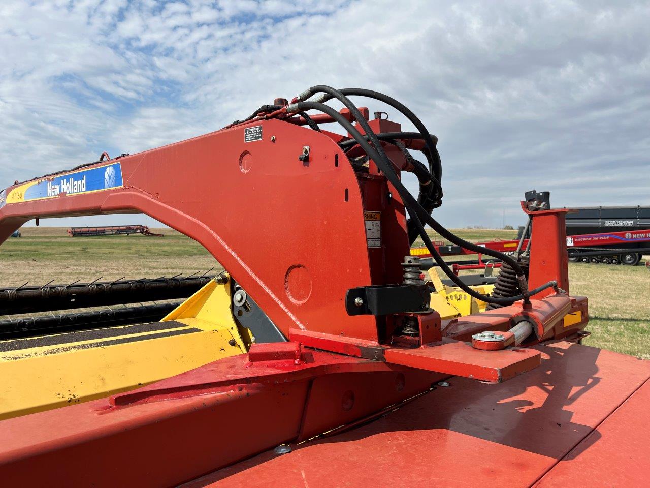 2009 New Holland H7150-16' Mower Conditioner