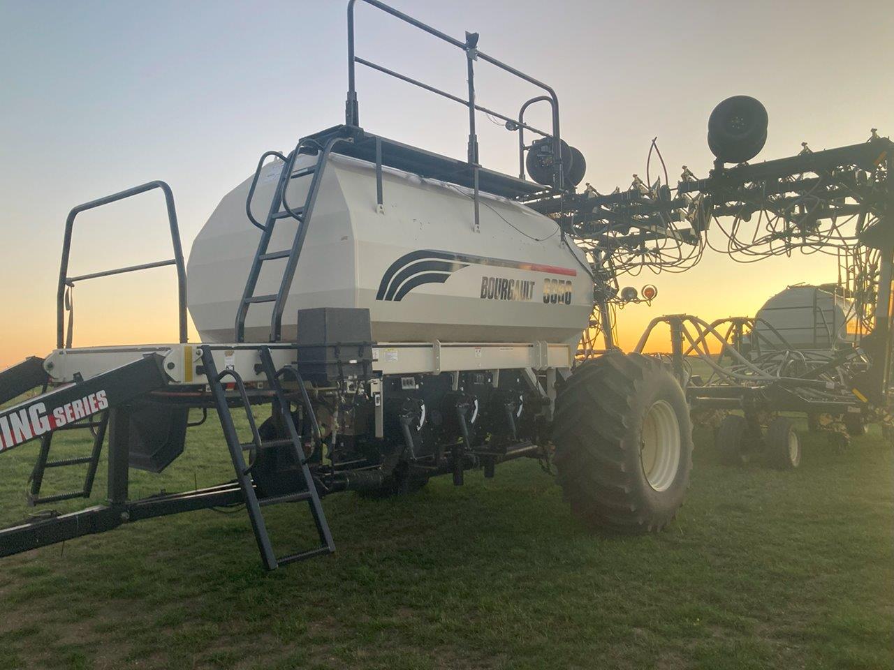 2010 Seed Master 6612 w/ BGT L6350 Frt and BGT 6550ST Rear Air Drill