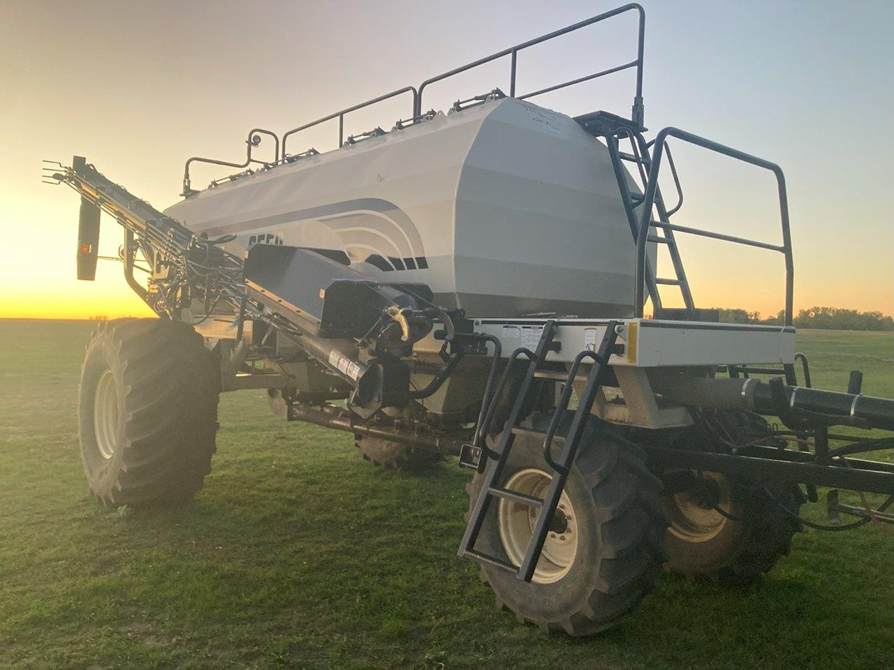 2010 Seed Master 6612 w/ BGT L6350 Frt and BGT 6550ST Rear Air Drill