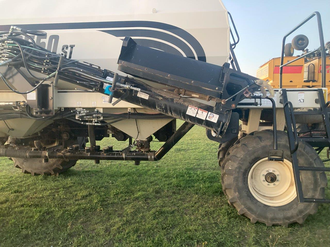 2010 Seed Master 6612 w/ BGT L6350 Frt and BGT 6550ST Rear Air Drill