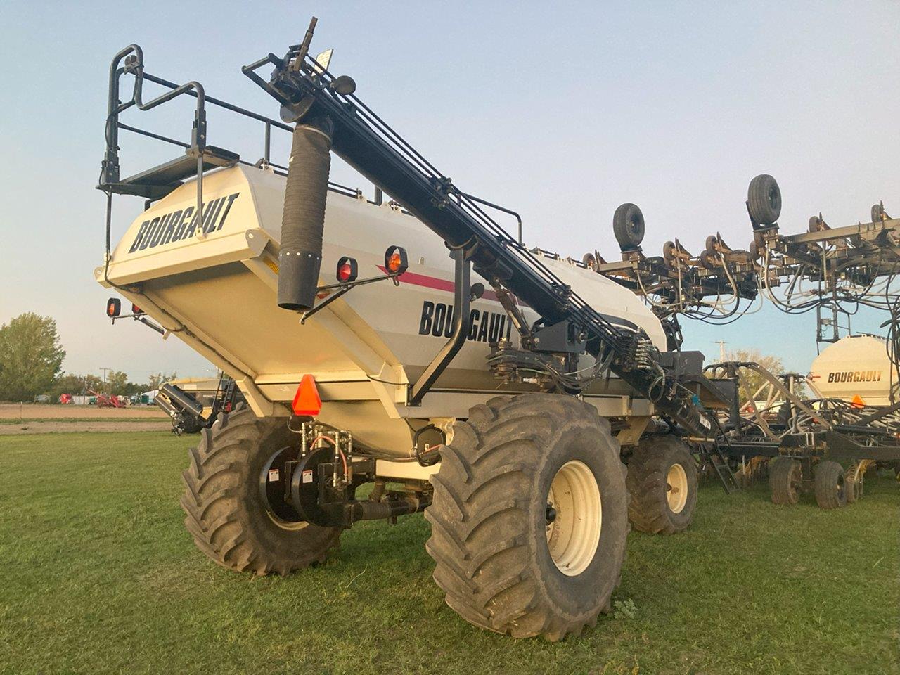 2010 Seed Master 6612 w/ BGT L6350 Frt and BGT 6550ST Rear Air Drill