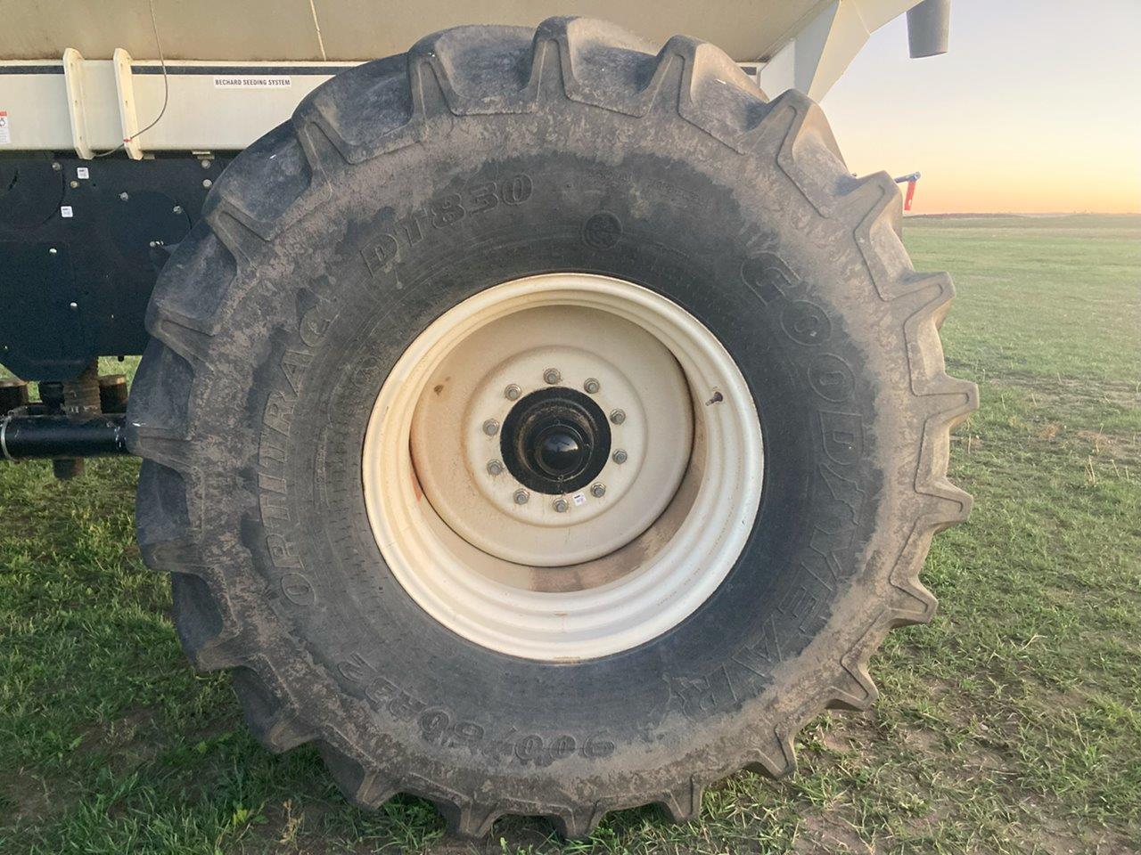 2010 Seed Master 6612 w/ BGT L6350 Frt and BGT 6550ST Rear Air Drill