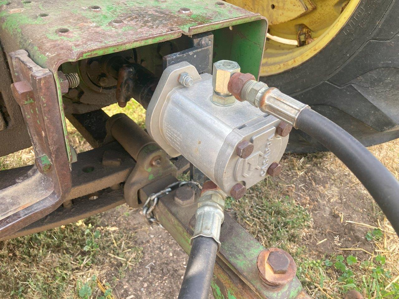 2002 Ezee-On 2400 - PTO Post Driver