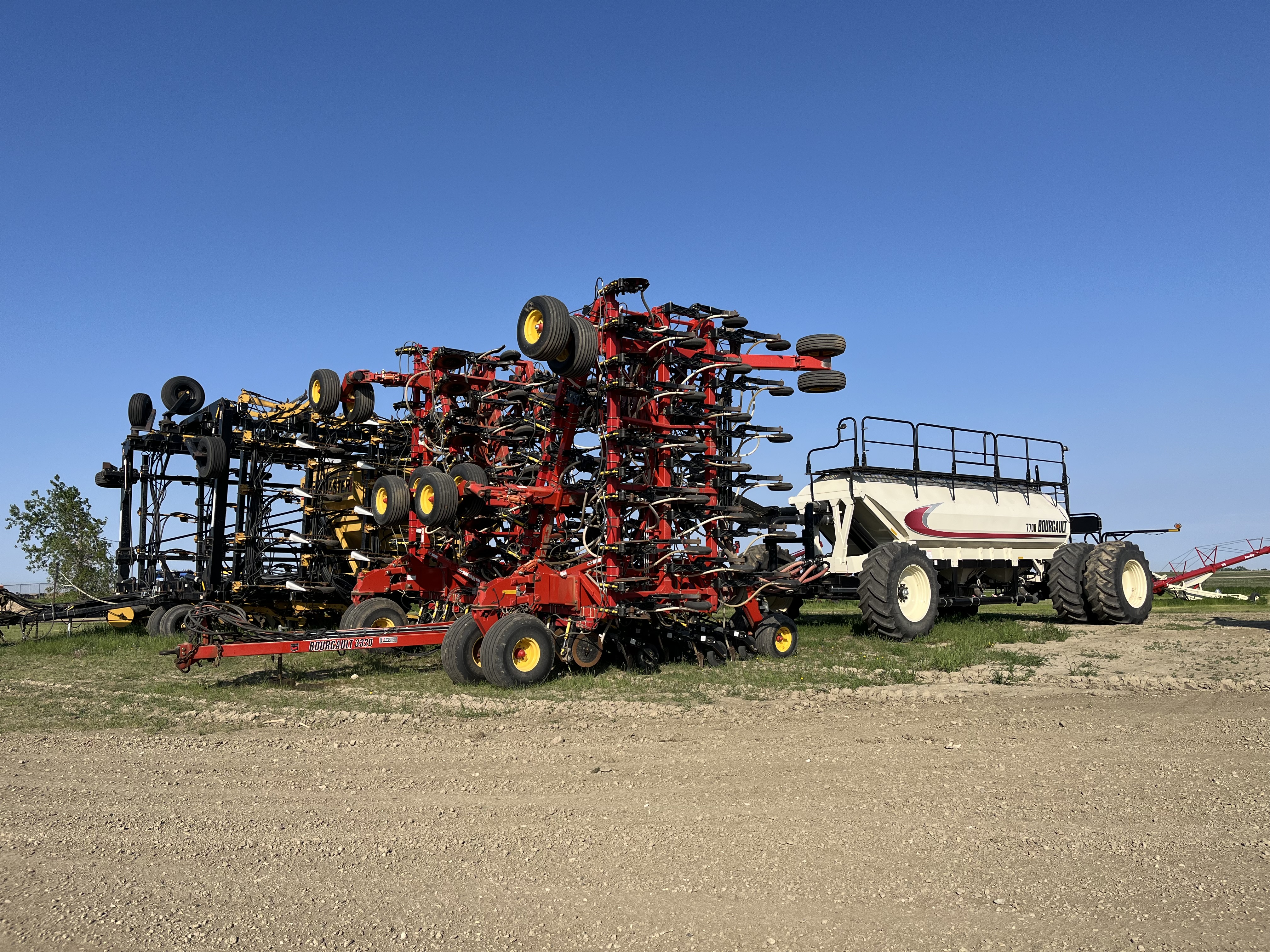 2014 Bourgault 3320QDA 76'10" w/ 7700 Air Drill