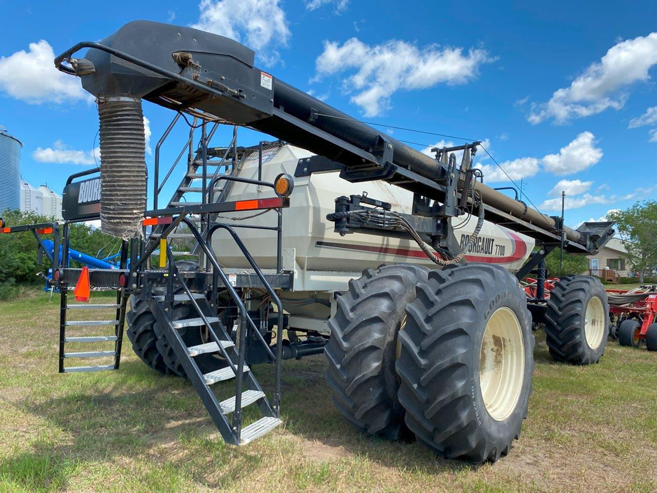 2014 Bourgault 3320QDA 76'10" w/ 7700 Air Drill