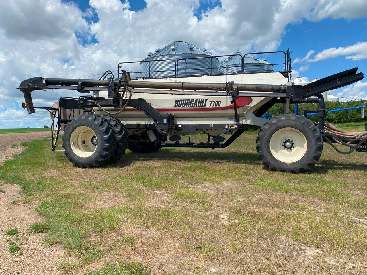 2014 Bourgault 3320QDA 76'10" w/ 7700 Air Drill