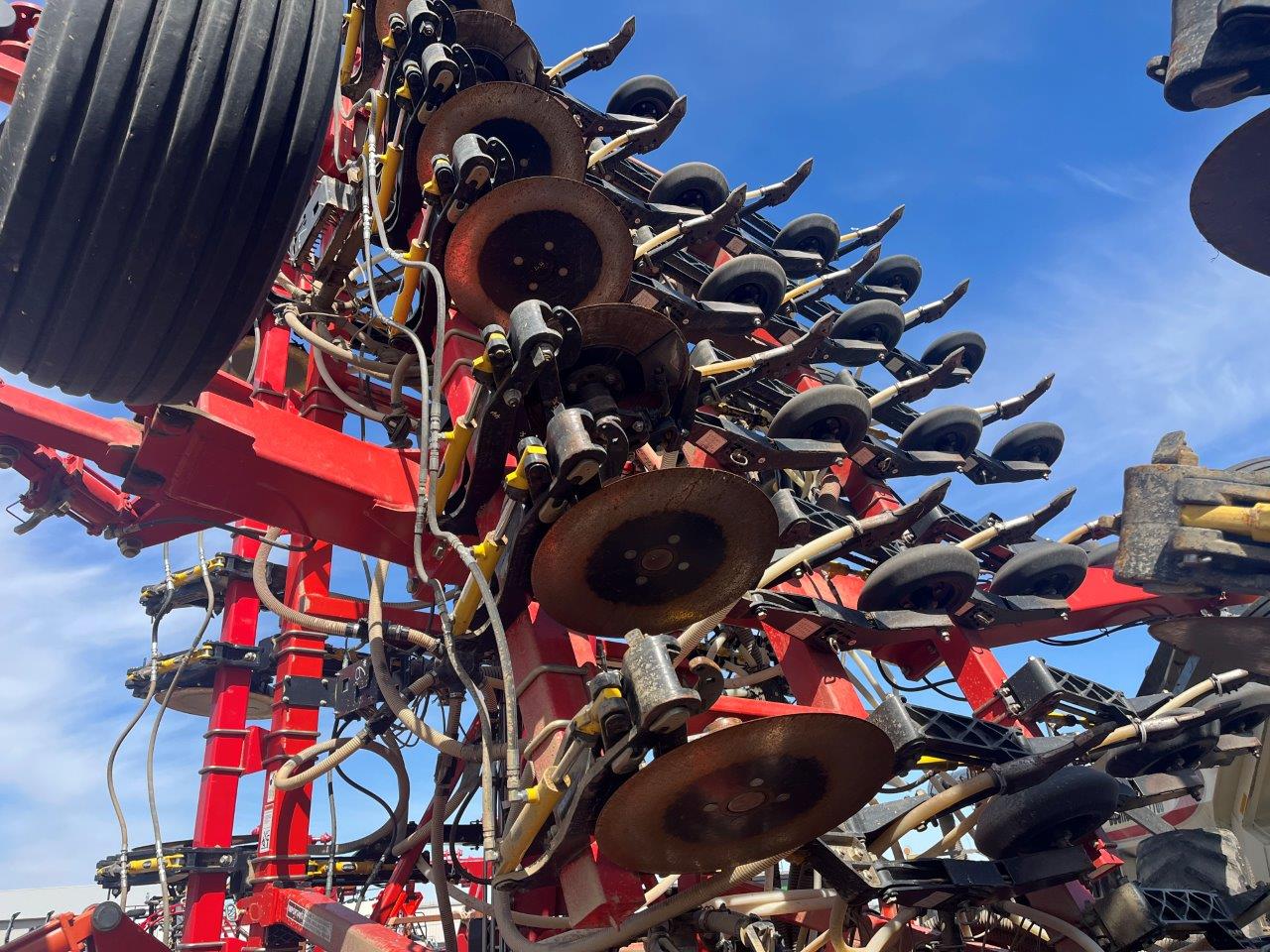 2014 Bourgault 3320QDA 76'10" Air Drill