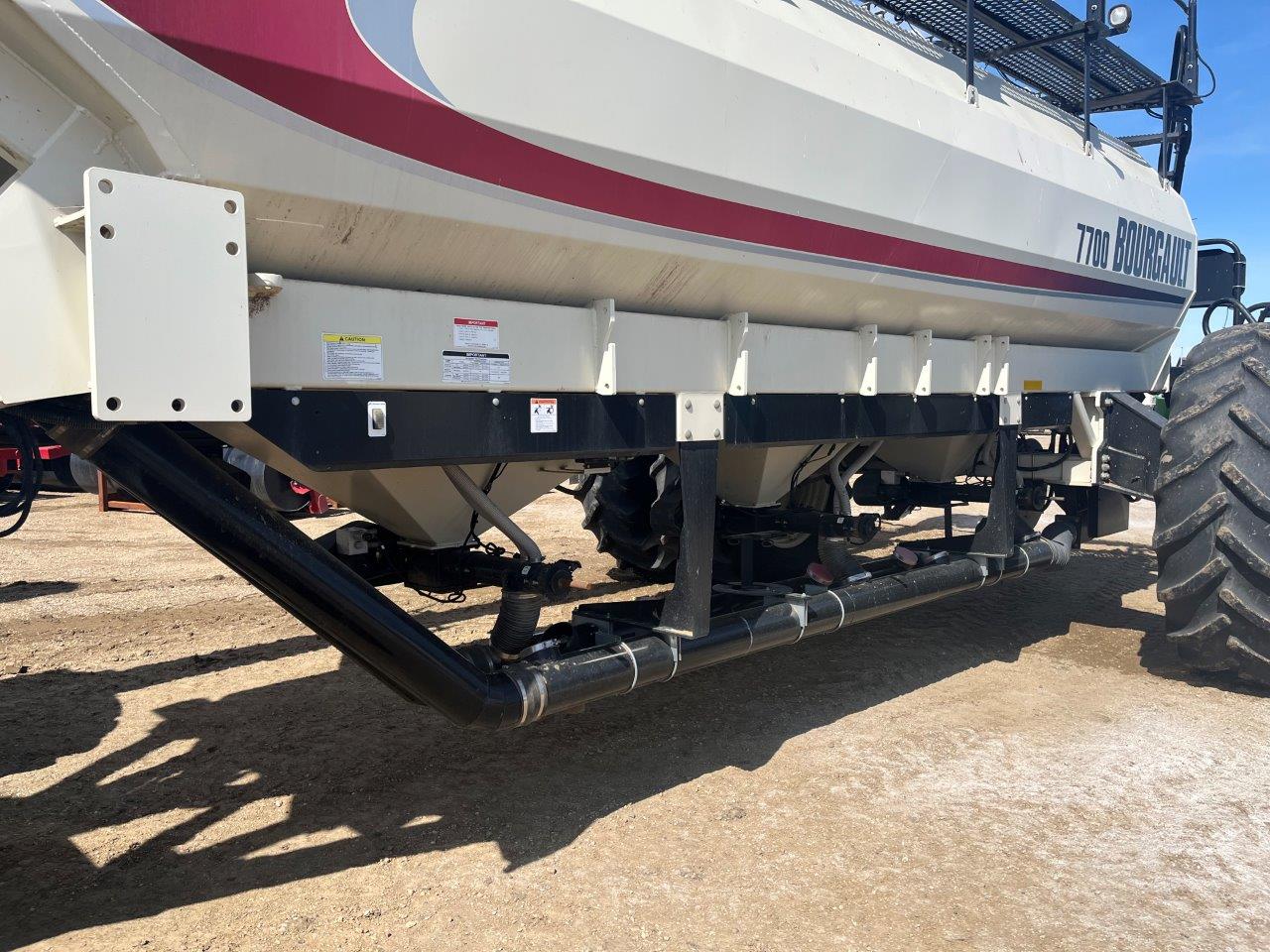 2014 Bourgault 3320QDA 76'10" w/ 7700 Air Drill