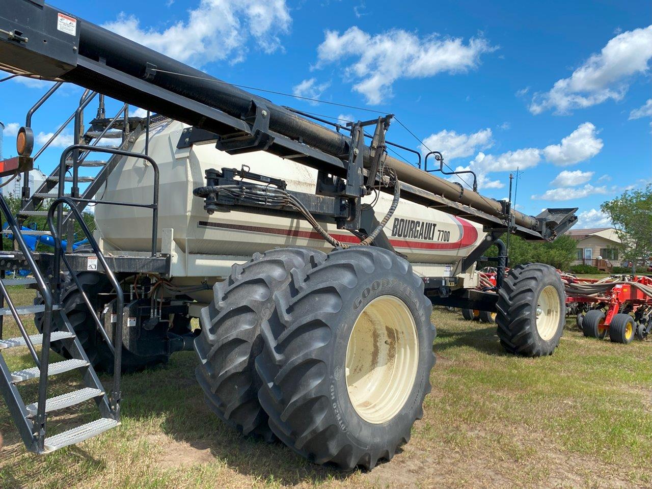 2014 Bourgault 3320QDA 76'10" w/ 7700 Air Drill