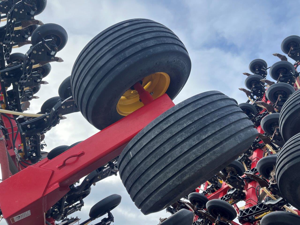 2022 Bourgault 3330SE 86'10" w 91300 Air Drill