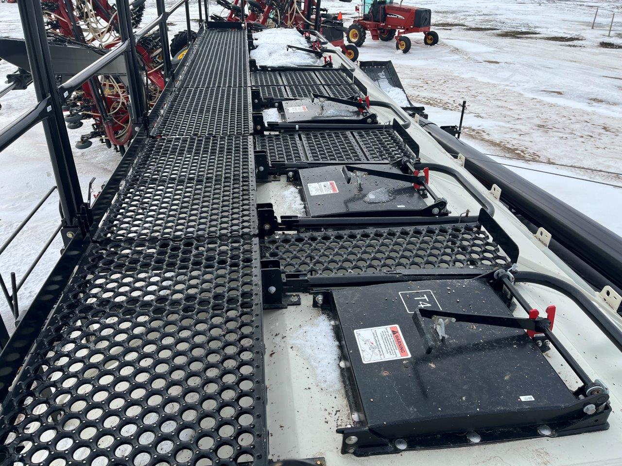 2022 Bourgault 3330SE 86'10" w 91300 Air Drill