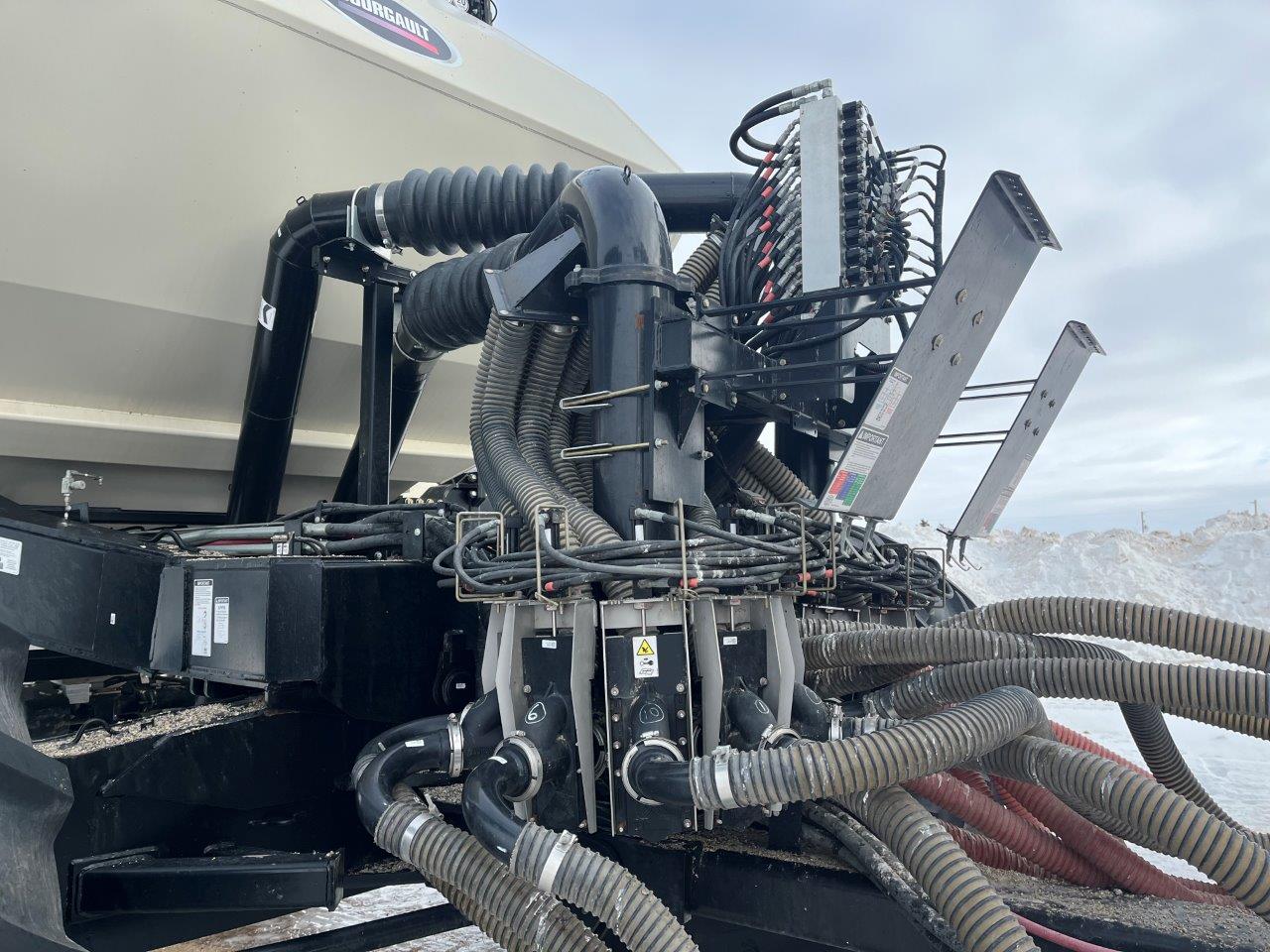 2022 Bourgault 3330SE 86'10" w 91300 Air Drill