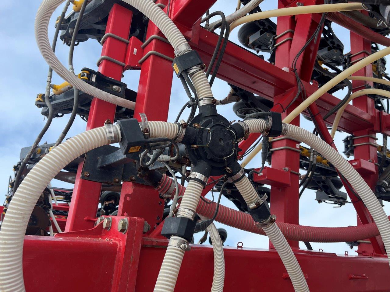 2022 Bourgault 3330SE 86'10" w 91300 Air Drill