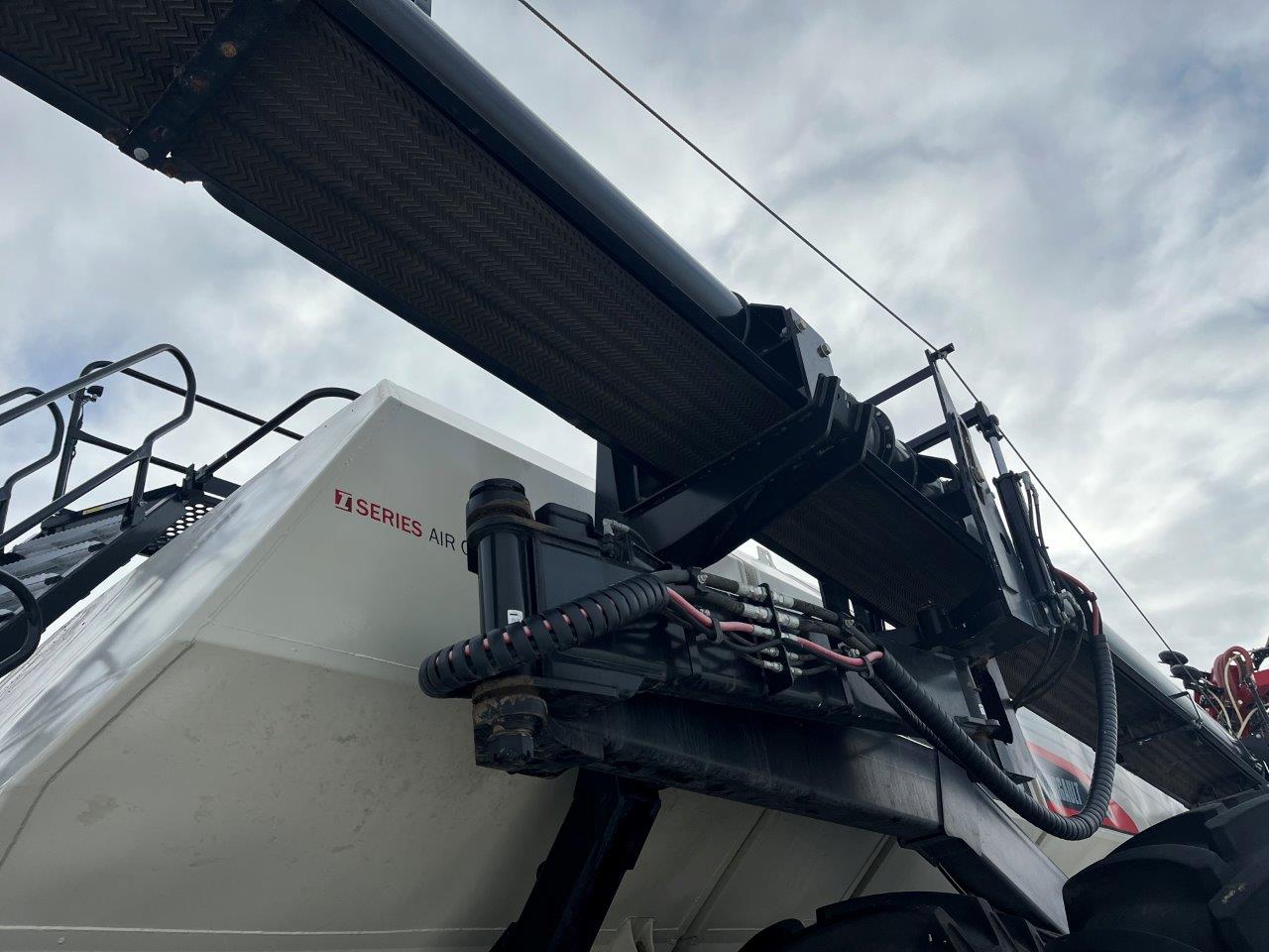 2022 Bourgault 3330SE 86'10" w 91300 Air Drill