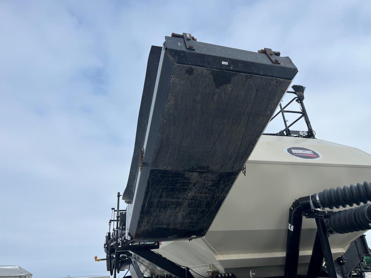 2022 Bourgault 3330SE 86'10" w 91300 Air Drill