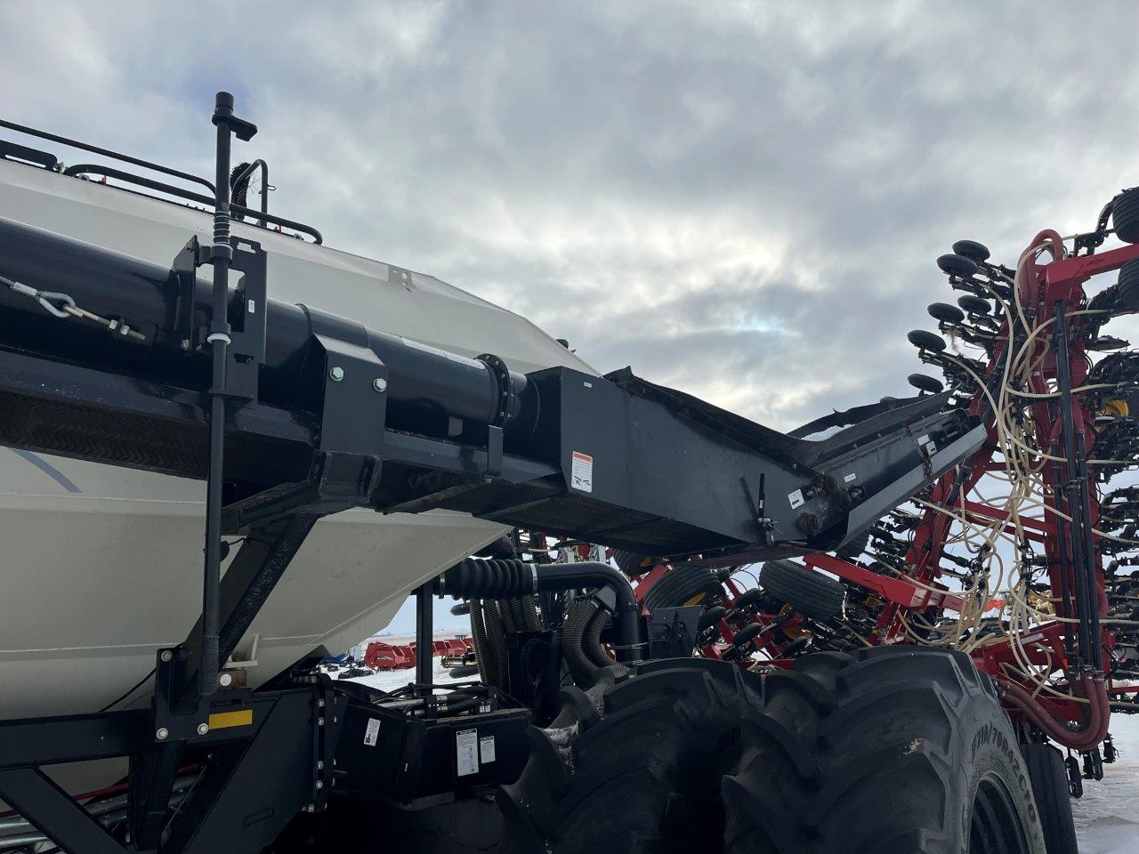 2022 Bourgault 3330SE 86'10" w 91300 Air Drill