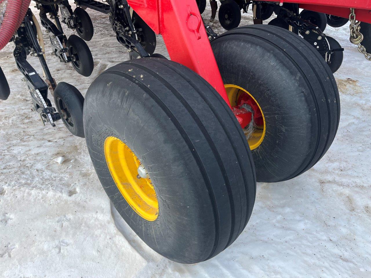 2022 Bourgault 3330SE 86'10" w 91300 Air Drill