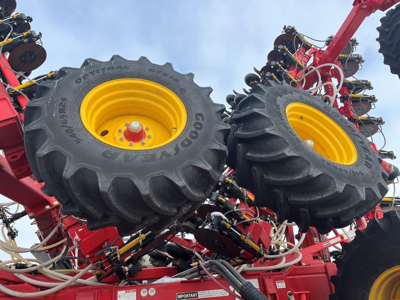 2022 Bourgault 3330SE 86'10" w 91300 Air Drill