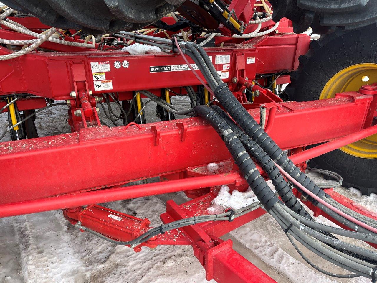 2022 Bourgault 3330SE 86'10" w 91300 Air Drill
