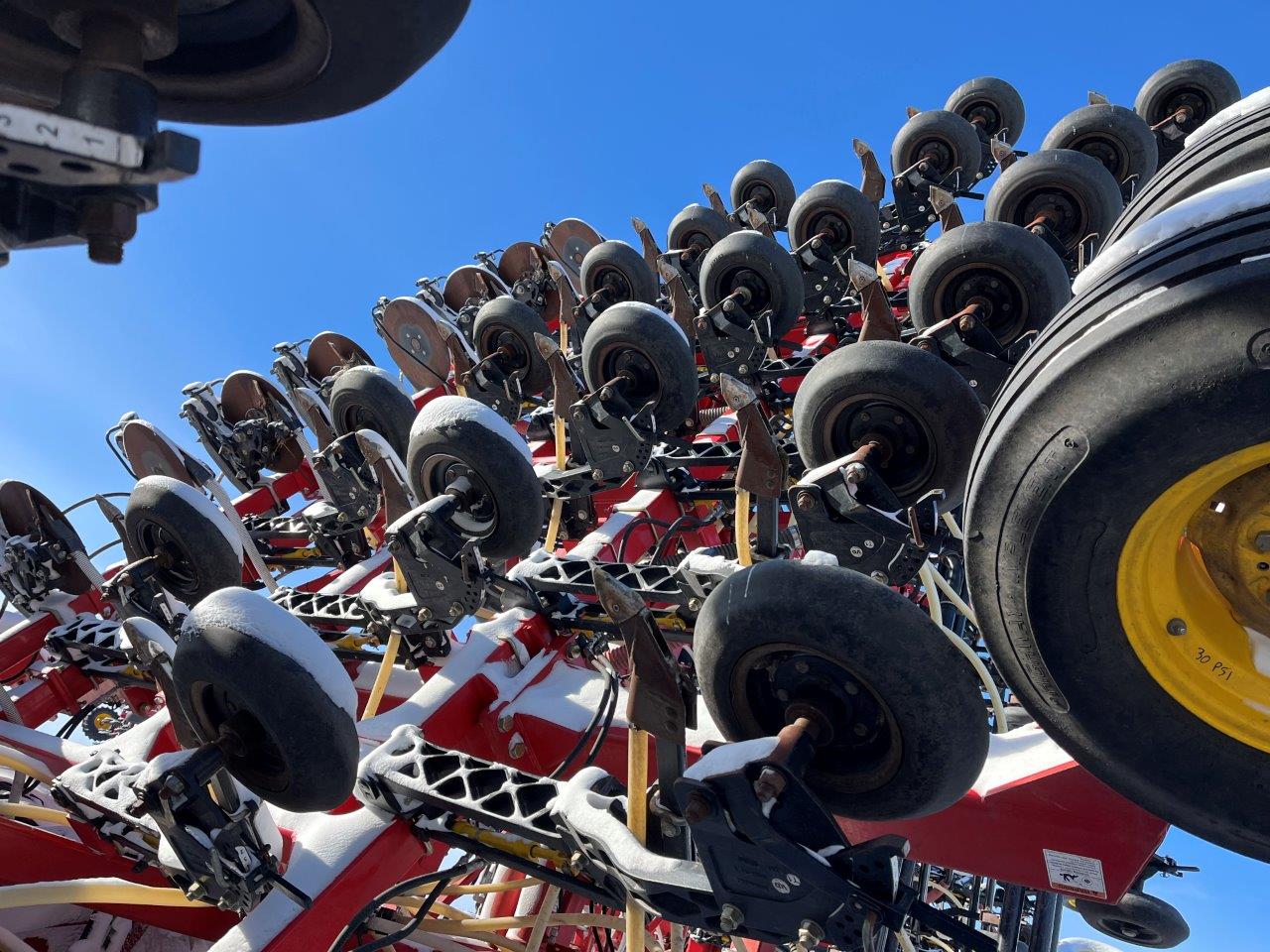 2022 Bourgault 3330SE 86'10" w 91300 Air Drill