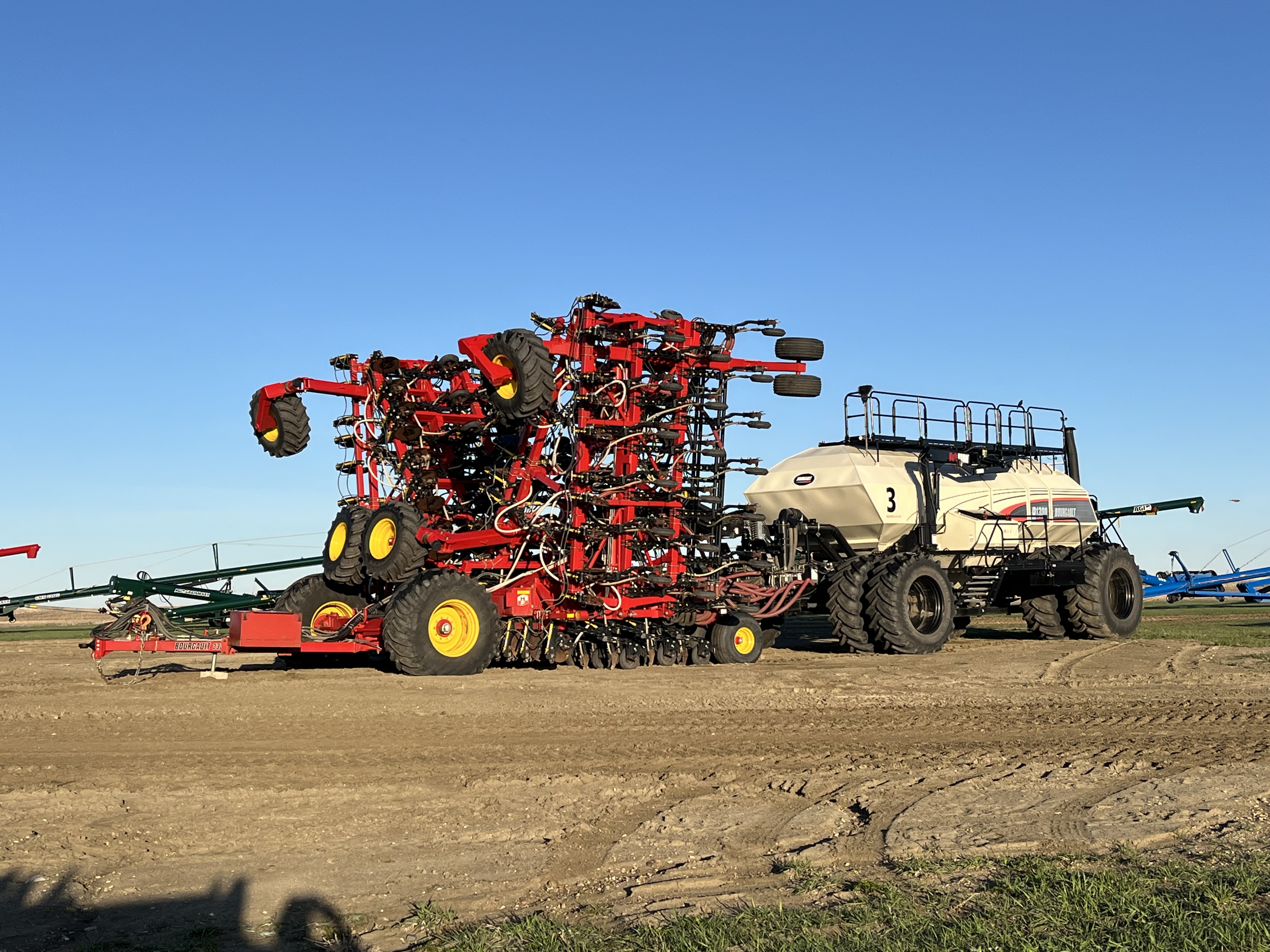 2022 Bourgault 3330SE 86'10" w 91300 Air Drill