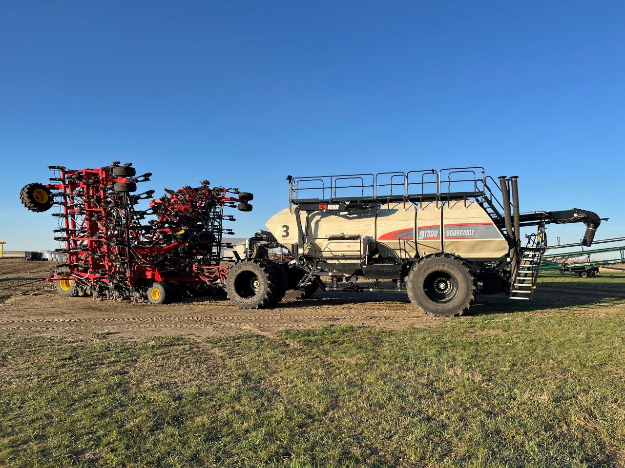 2022 Bourgault 3330SE 86'10" w 91300 Air Drill