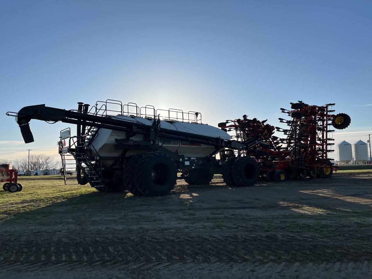 2022 Bourgault 3330SE 86'10" w 91300 Air Drill