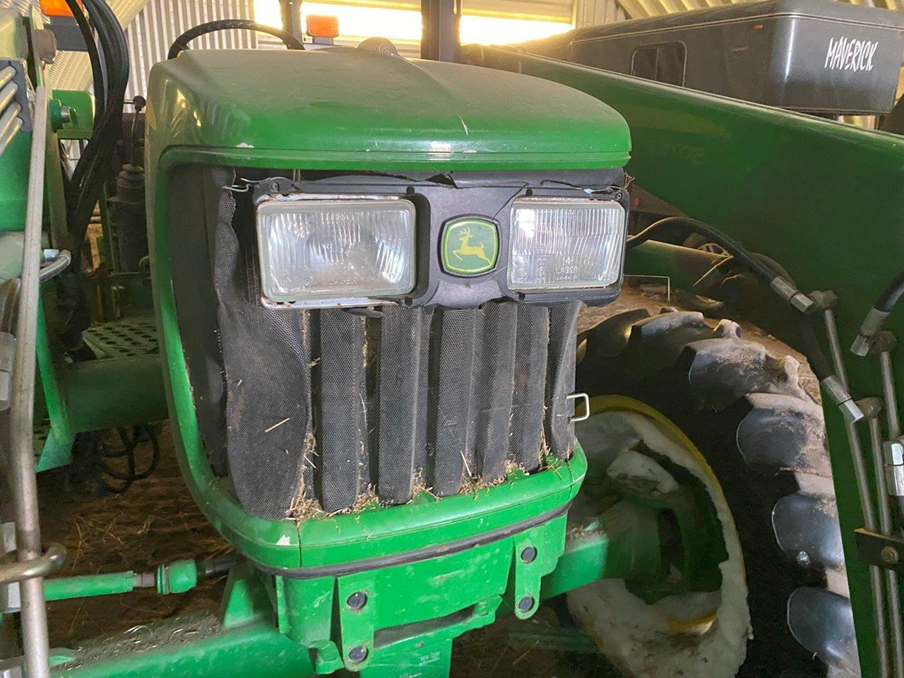 2009 John Deere 5075E Tractor