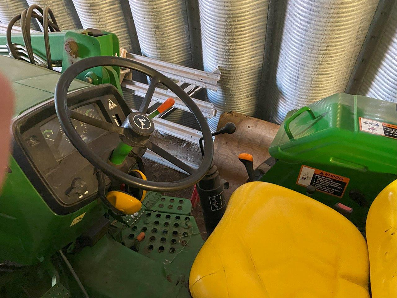 2009 John Deere 5075E Tractor