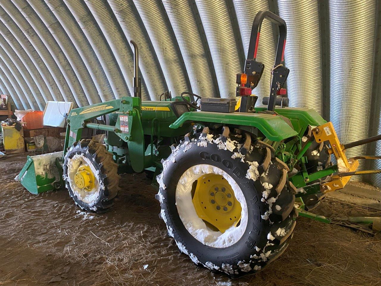 2009 John Deere 5075E Tractor