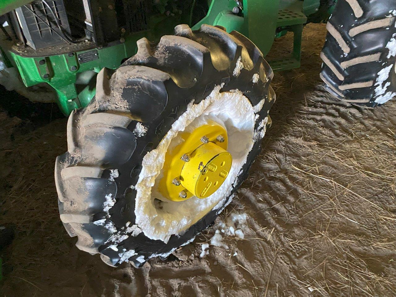 2009 John Deere 5075E Tractor