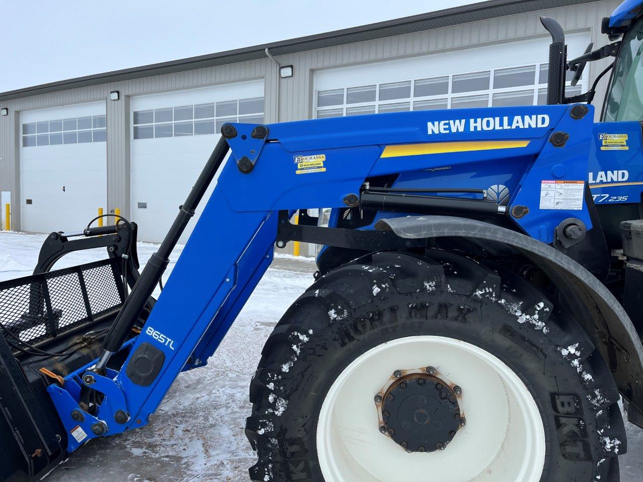 2013 New Holland T7.235 AC CVT Tractor