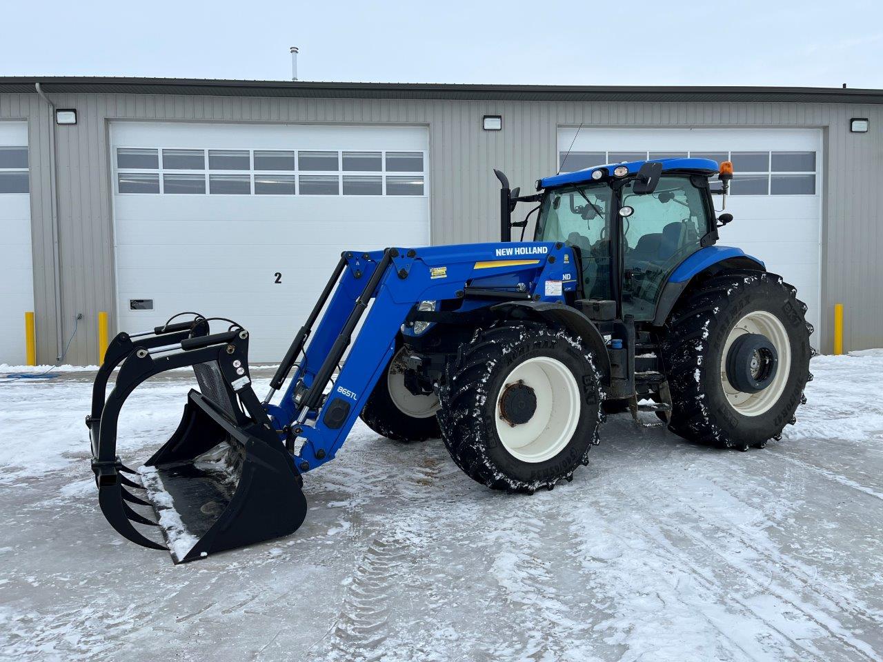 2013 New Holland T7.235 AC CVT Tractor