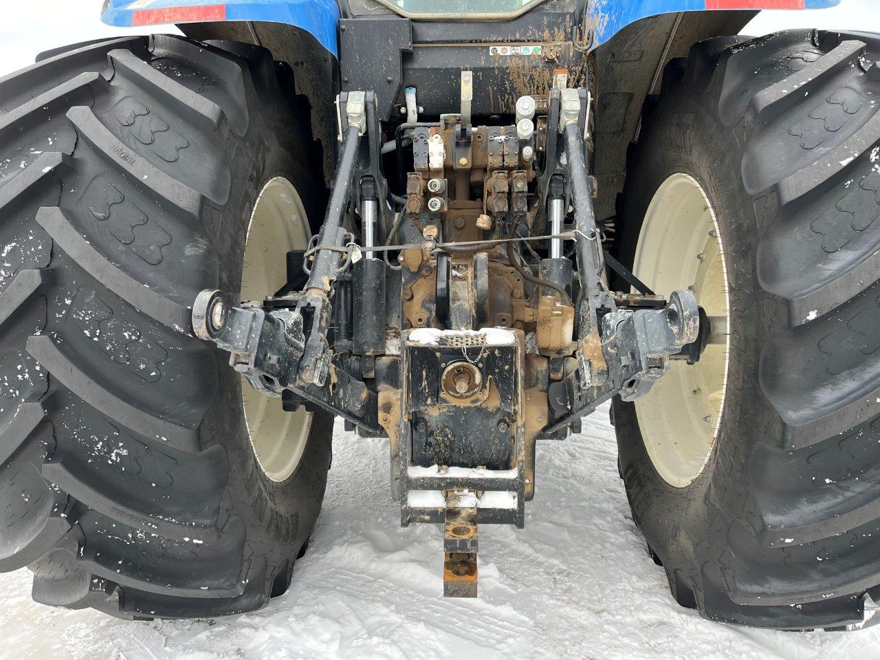 2013 New Holland T7.235 AC CVT Tractor