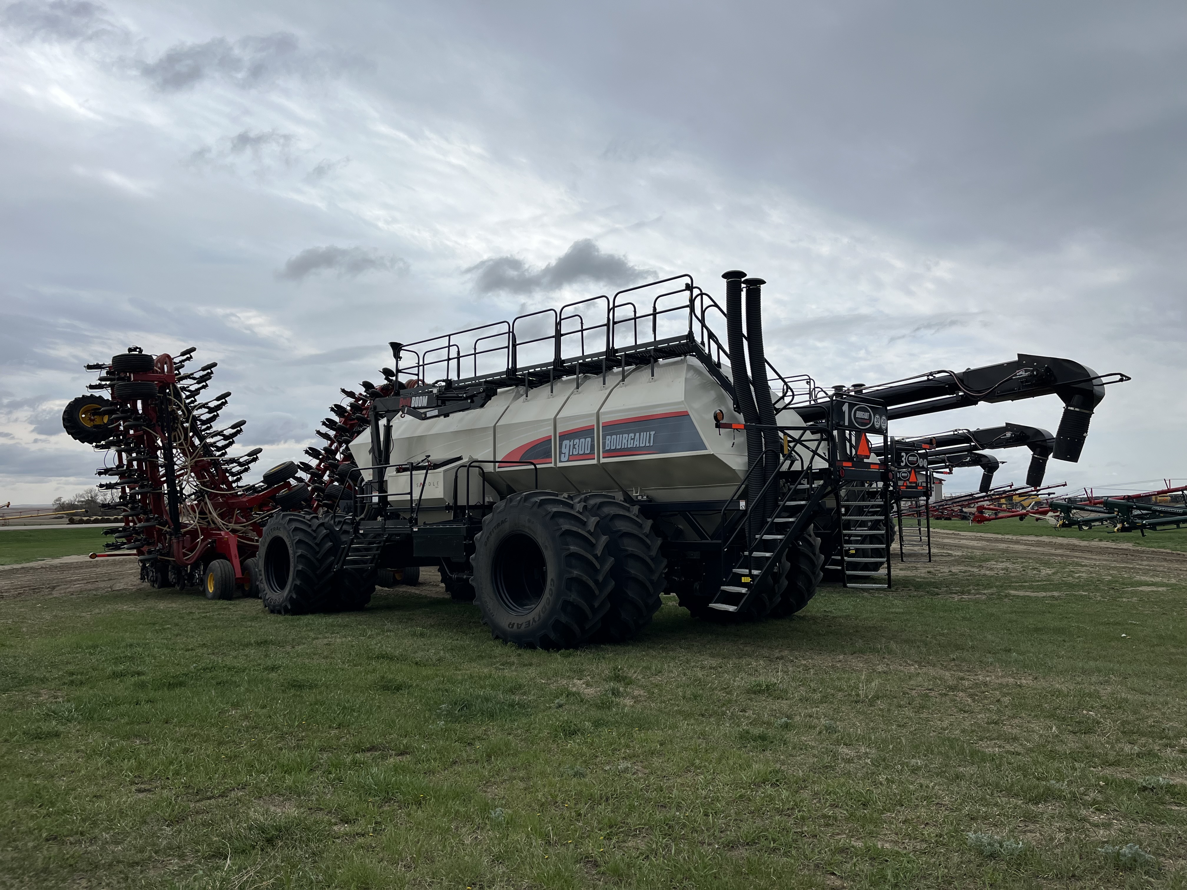 2022 Bourgault 3330SE 80'10" w 91300 Air Drill