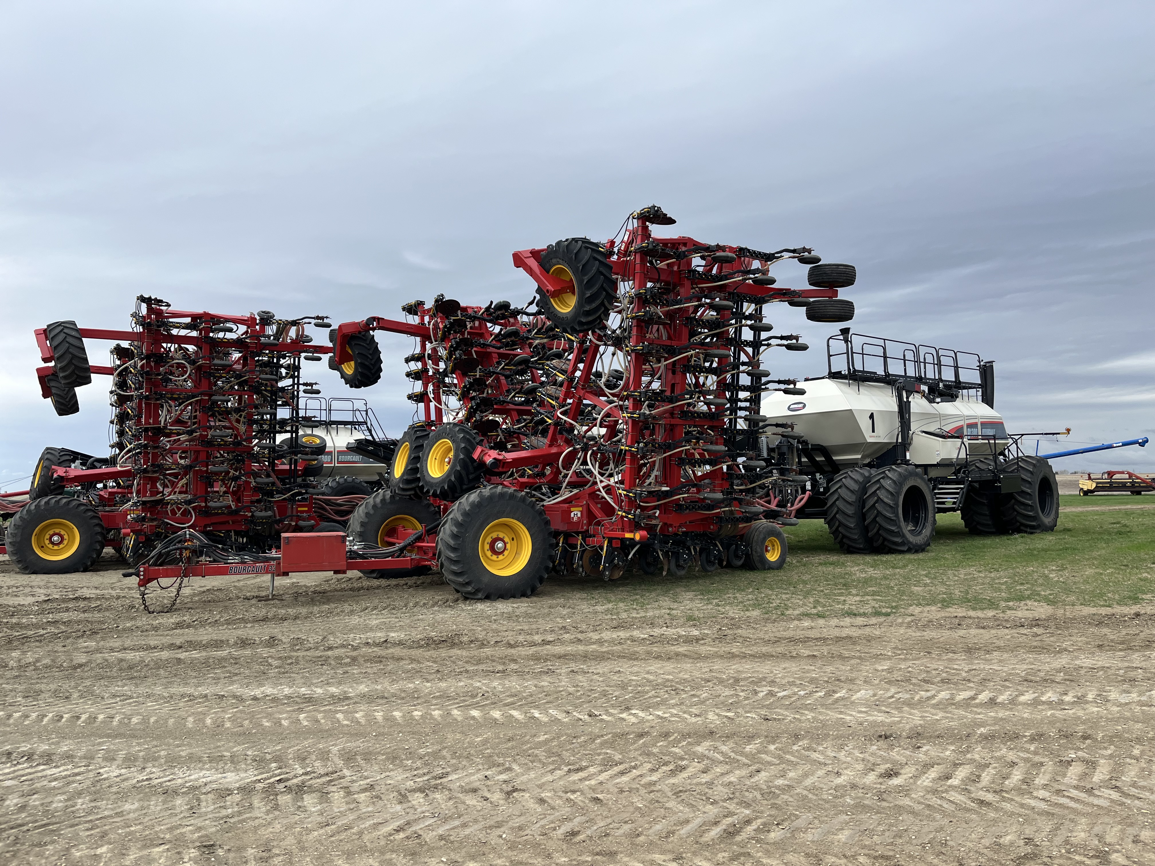 2022 Bourgault 3330SE 80'10" w 91300 Air Drill