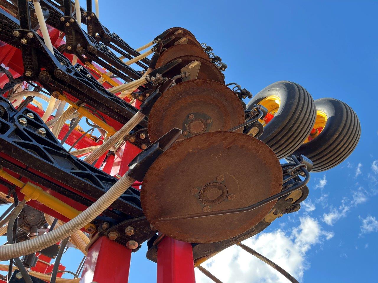 2015 Bourgault 3320QDA 66'10" w/ 6550ST Air Drill