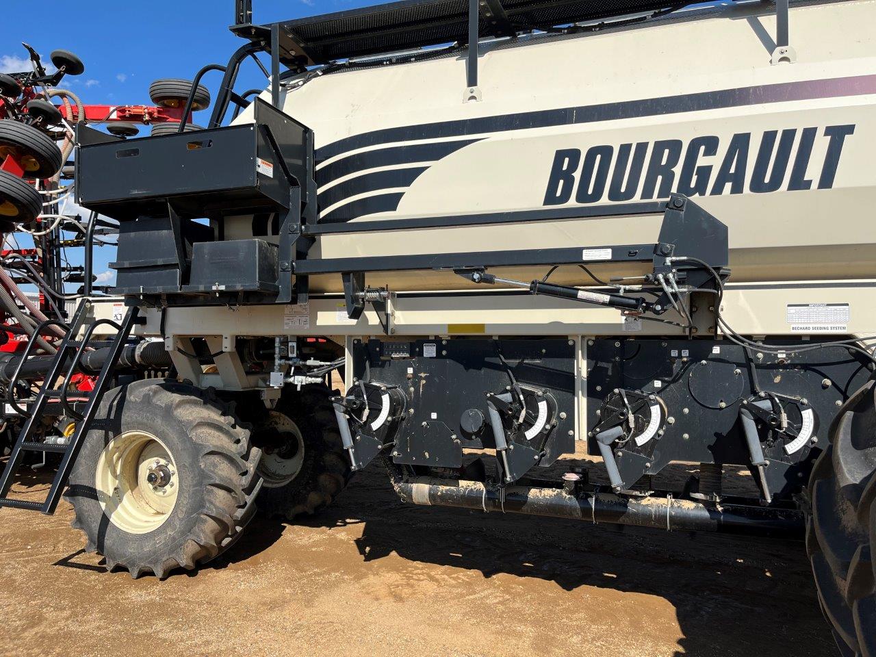 2015 Bourgault 3320QDA 66'10" w/ 6550ST Air Drill