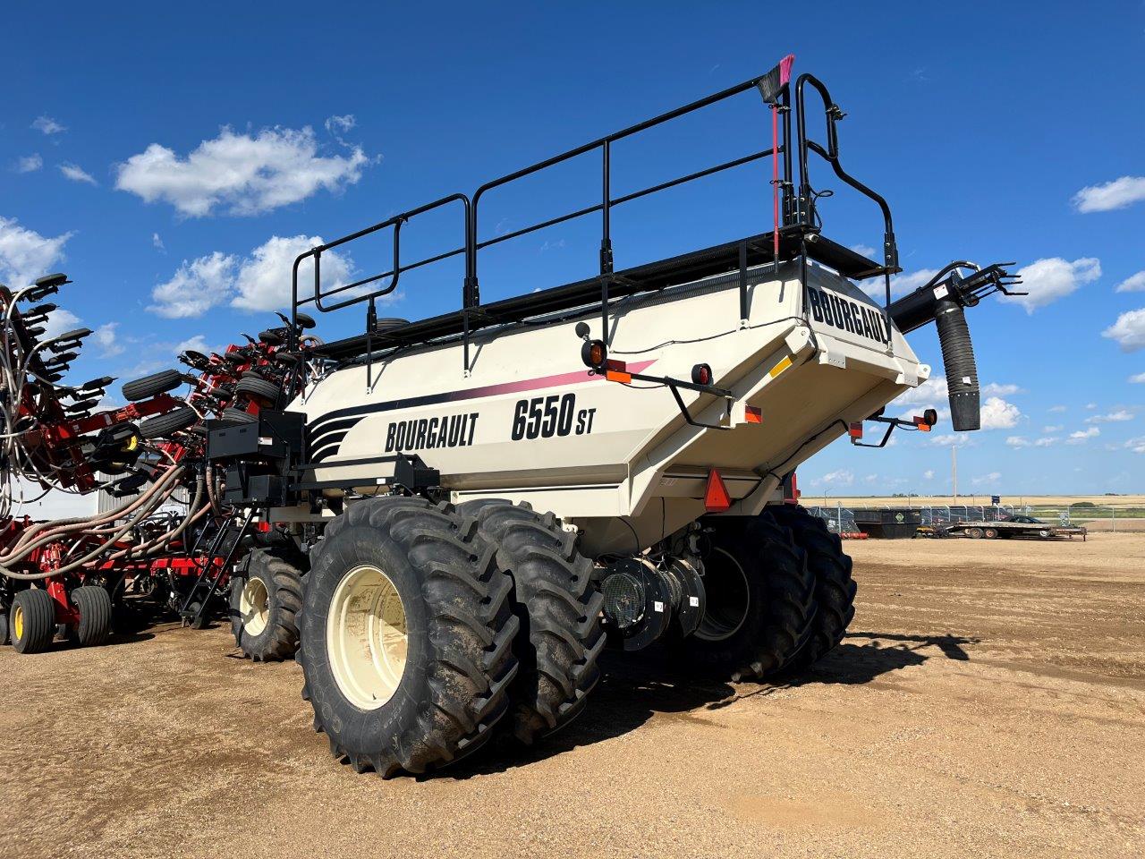 2015 Bourgault 3320QDA 66'10" w/ 6550ST Air Drill