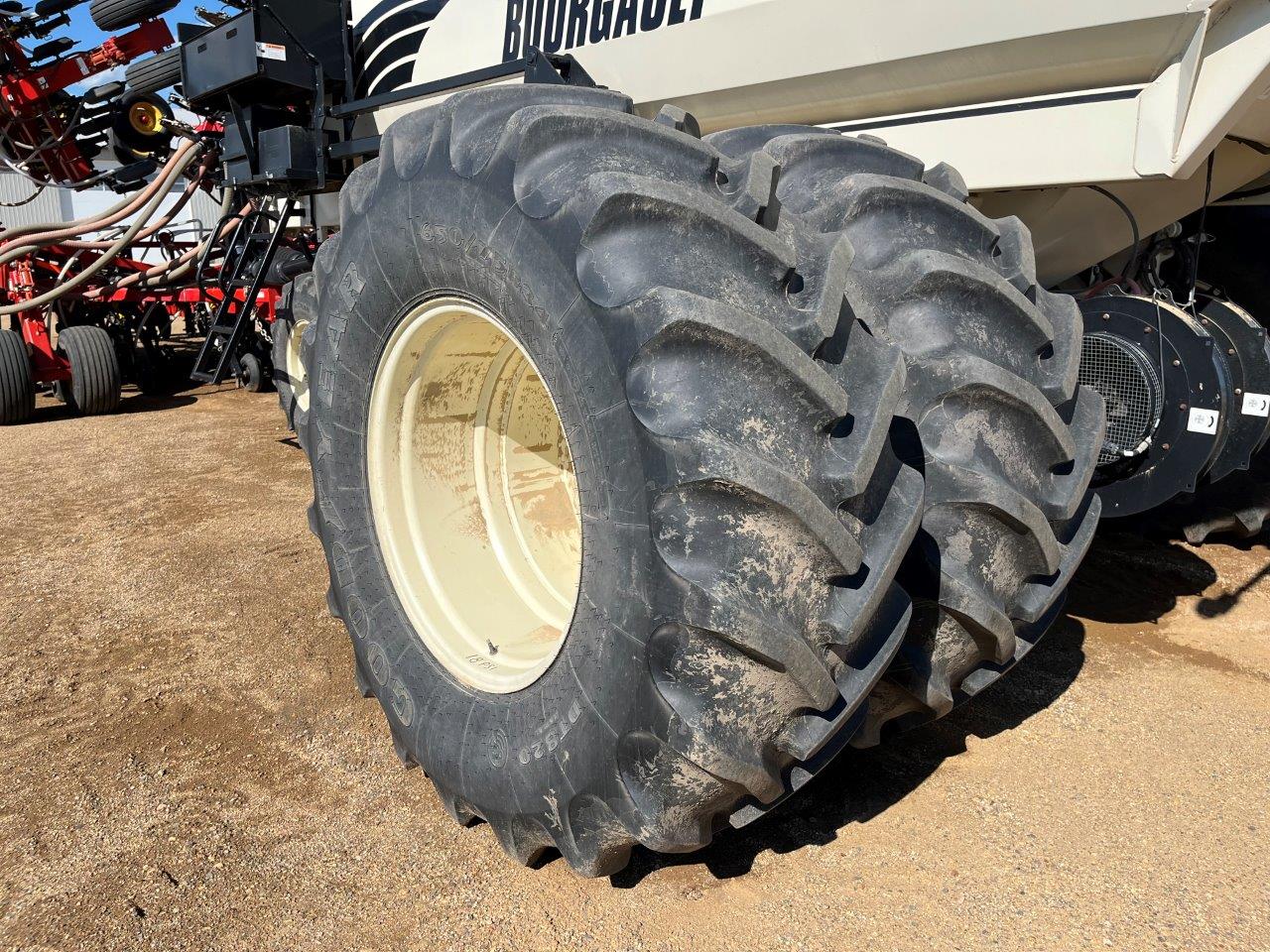 2015 Bourgault 3320QDA 66'10" w/ 6550ST Air Drill