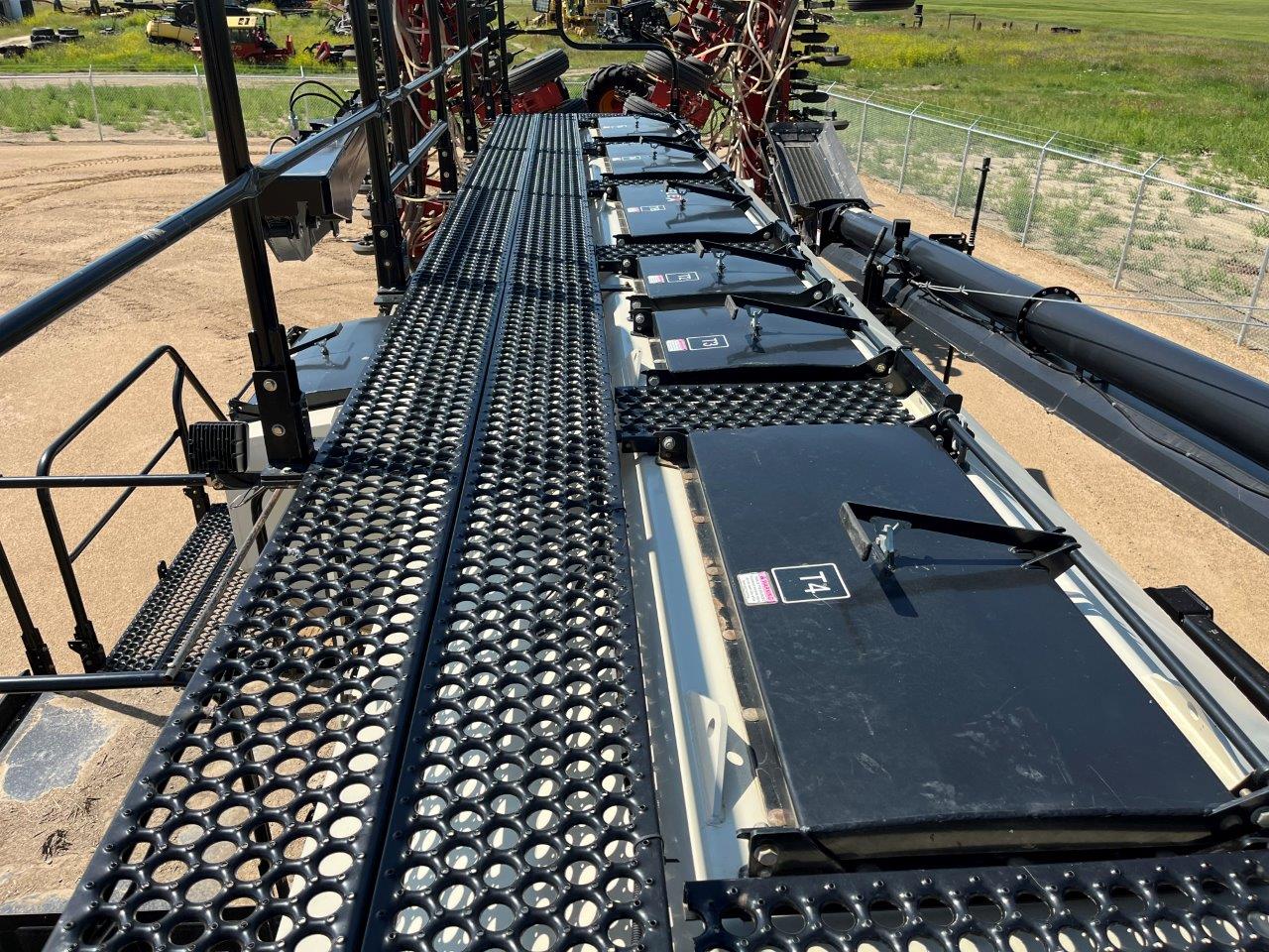 2014 Bourgault 7700 Air Tank/Cart