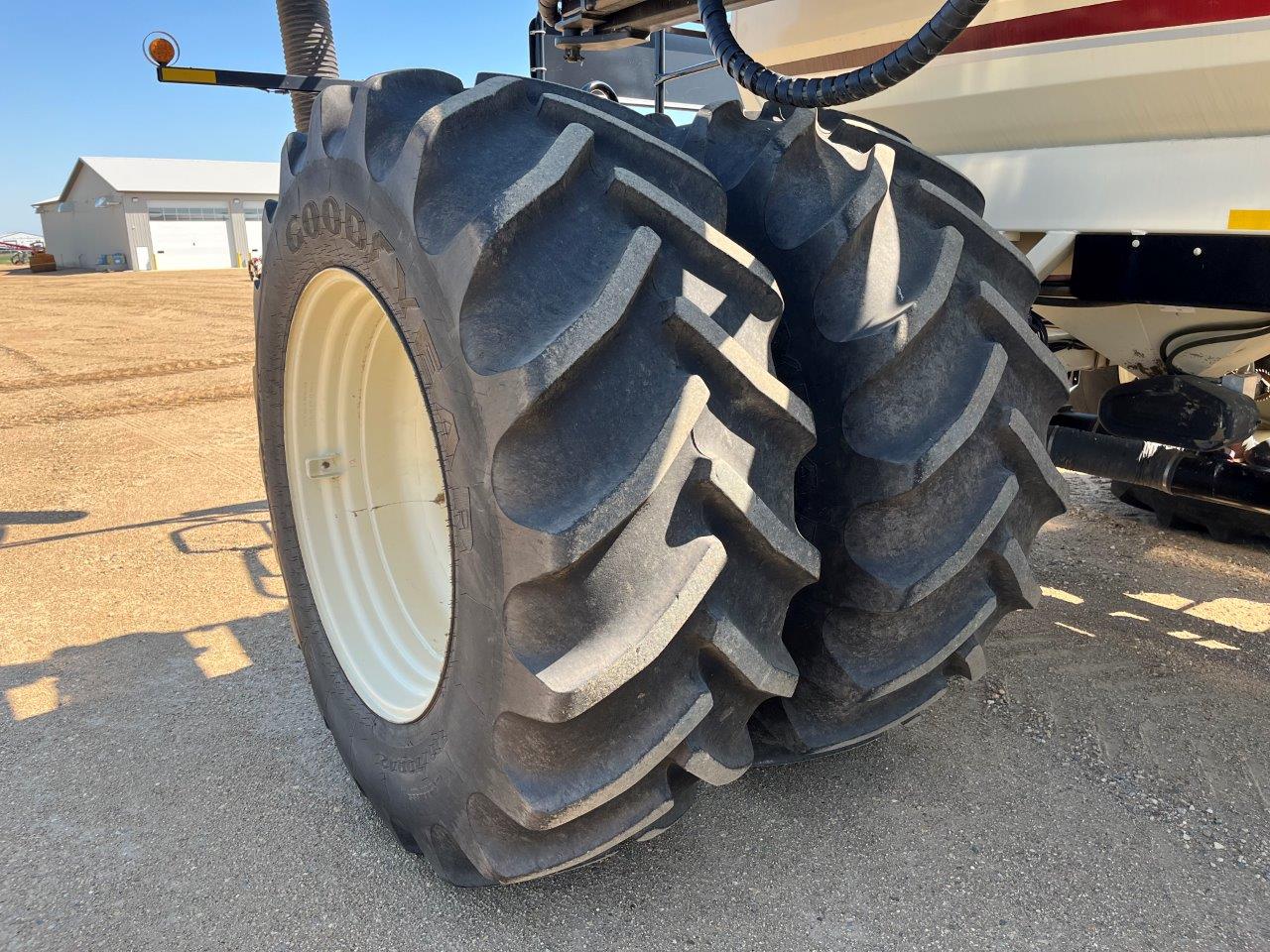 2014 Bourgault 7700 Air Tank/Cart