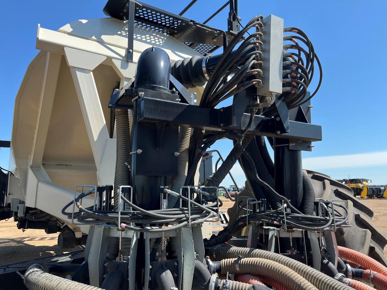 2014 Bourgault 7700 Air Tank/Cart