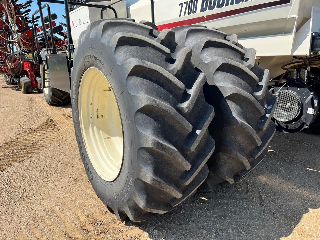 2014 Bourgault 7700 Air Tank/Cart
