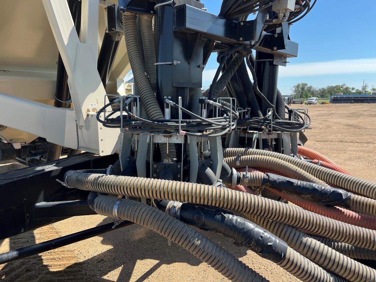 2014 Bourgault 7700 Air Tank/Cart