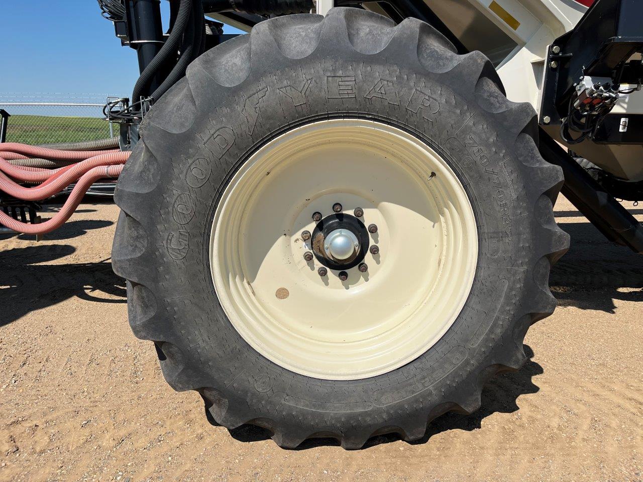 2014 Bourgault 7700 Air Tank/Cart