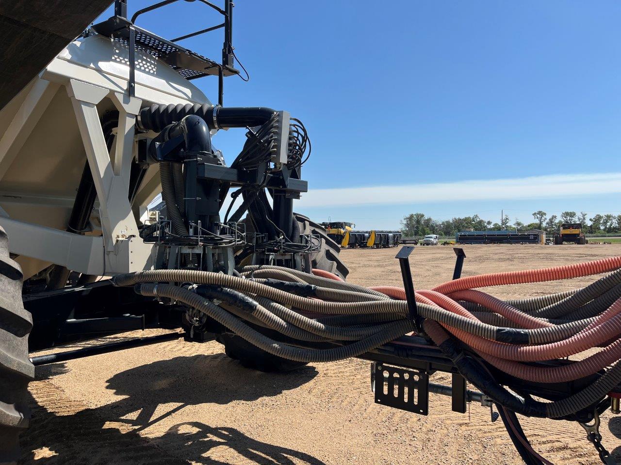 2014 Bourgault 7700 Air Tank/Cart