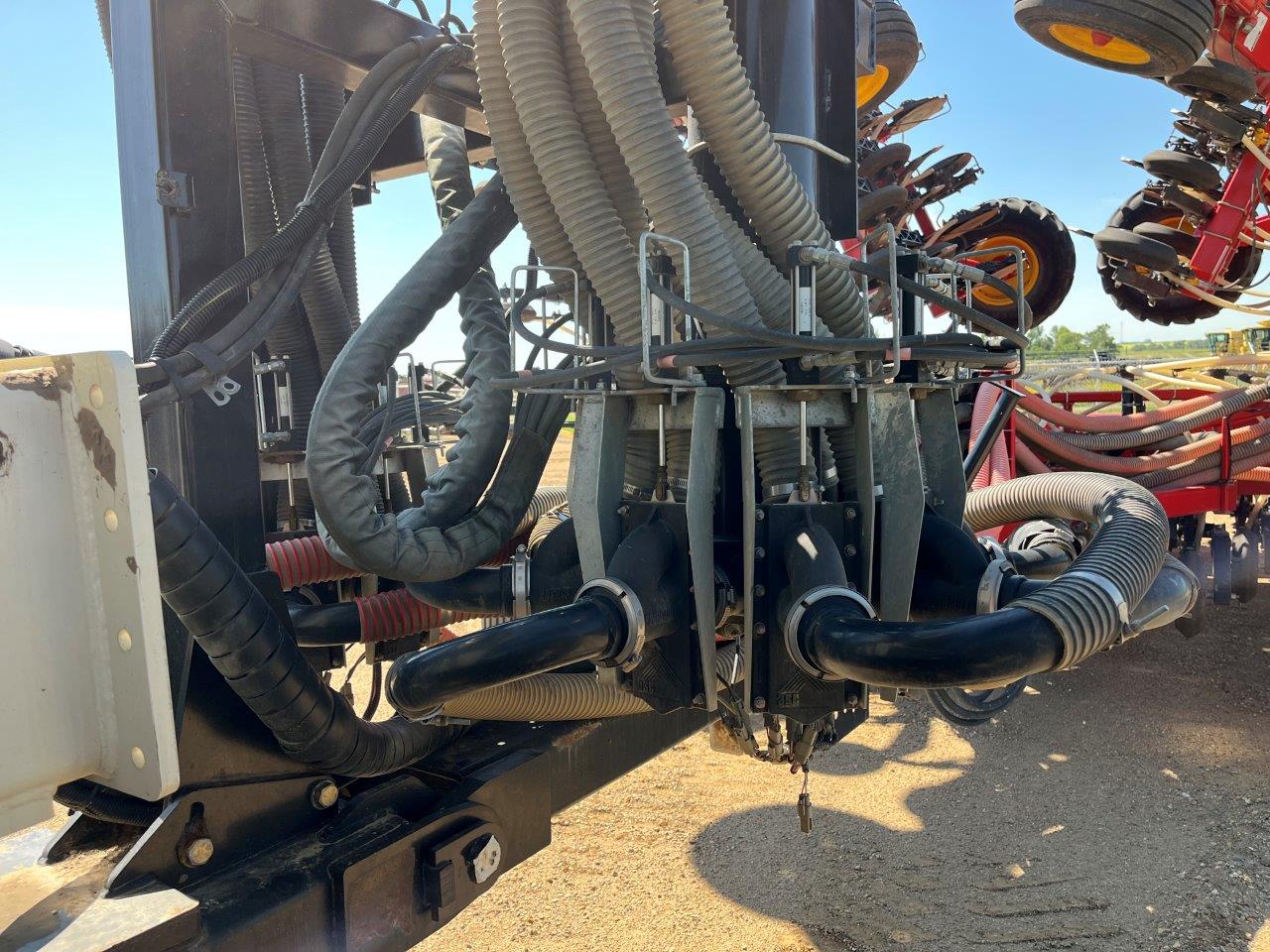 2014 Bourgault 7700 Air Tank/Cart