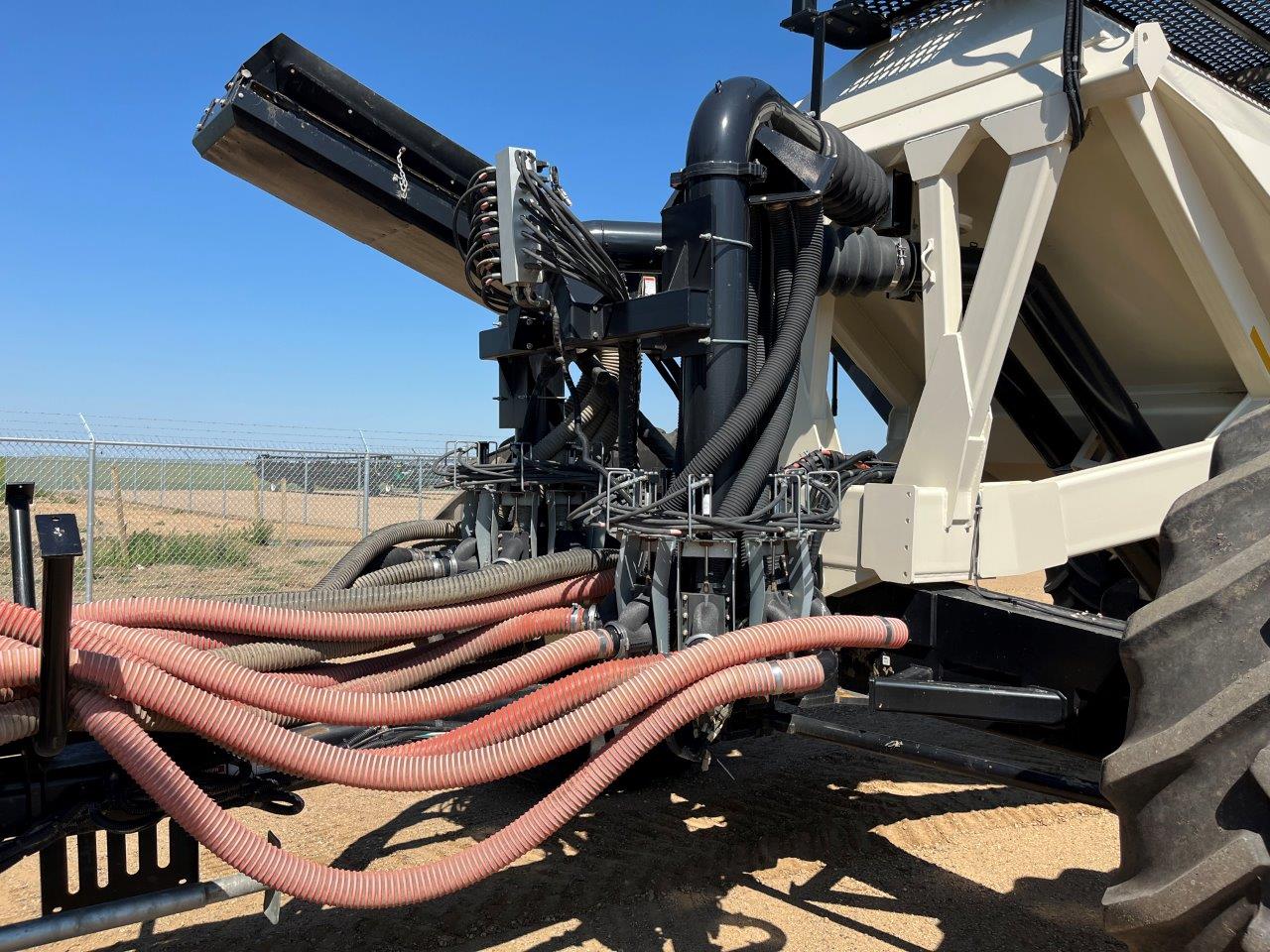 2014 Bourgault 7700 Air Tank/Cart